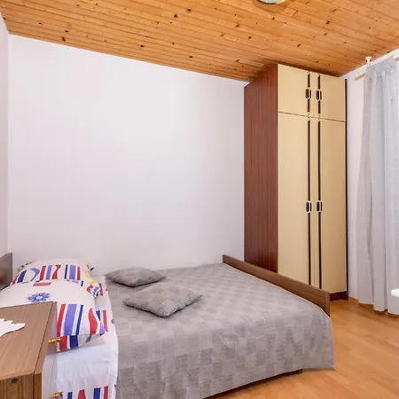 4 Bedroom Awesome Home In Sevid Holiday home *